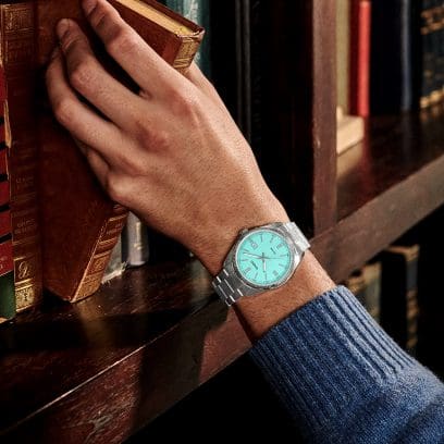 Casio turquoise dial watch, bracelet detail